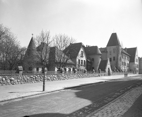 A Vrosmajor utca 59/b szm alatt lv vodnk 1903-ban nylt meg, 